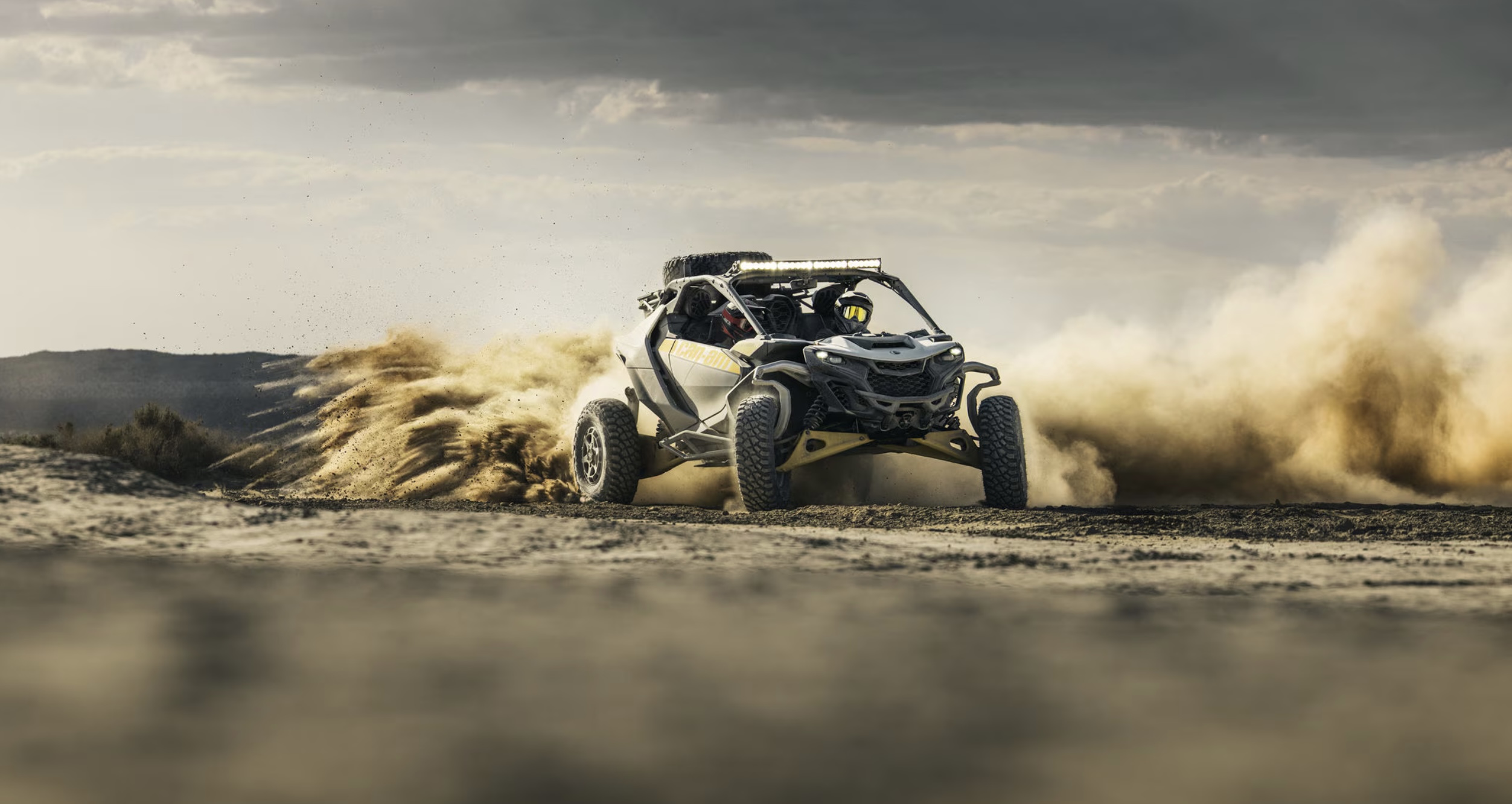 Canam-MaverickR-2026-Action